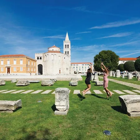 Ferienhaus Cozy In With Wifi Privlaka (Zadar)