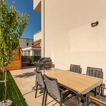 3 Bedroom Stunning In Prázdninový dům *