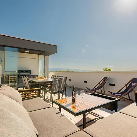 3 Bedroom Stunning In *