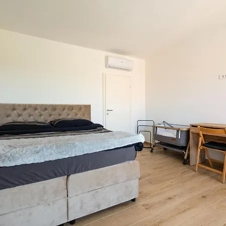 Ferienhaus 3 Bedroom Stunning In Privlaka (Zadar)